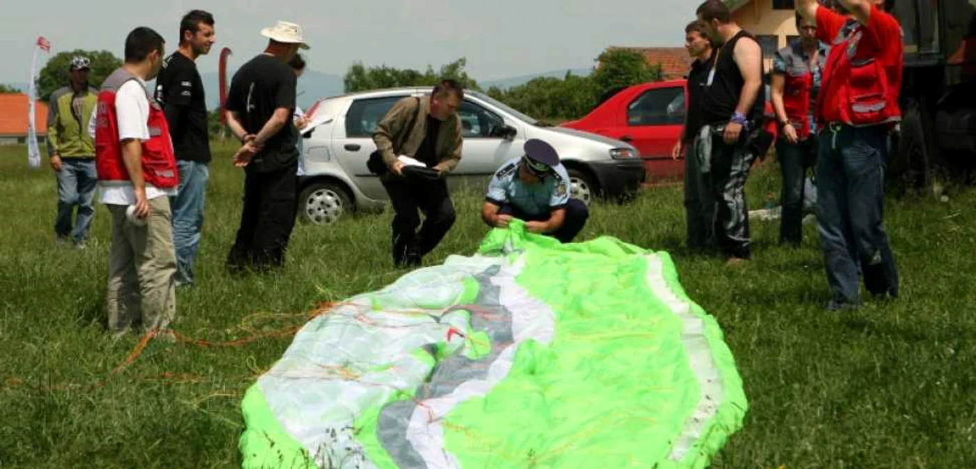 Victima accidentului a căzut de la o înălţime de 10 metri, foto: Stelian Grăjdan