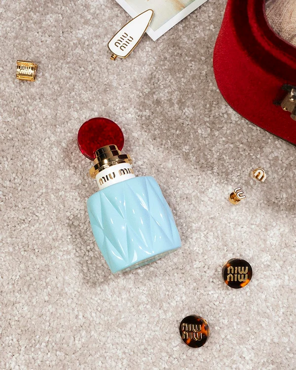 Parfum Miu Miu în sticluţă bleu