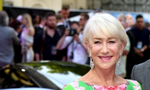 Helen Mirren a ales o pereche de cercei cu diamante de la David Morris jpeg