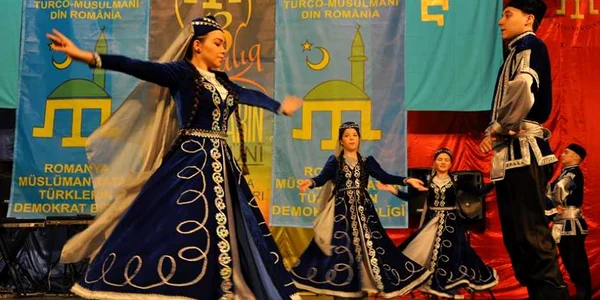 Tătarii  - sărbătoarea etniei 13 Decembrie Constanţa Dobrogea Sursă foto UDTTMR