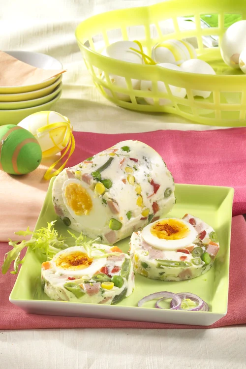 
    Ruladă cu brânză şi şuncă  