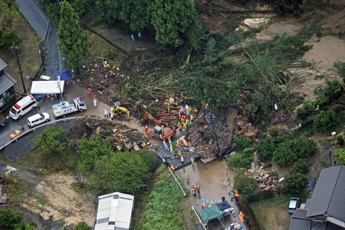 Patru oameni au dispărut în urma unei alunecări de teren în Japonia FOTO @voshans / X