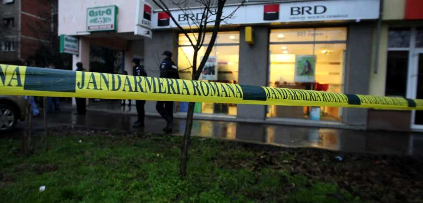 Investigaţiile continuă la locul unde a avut loc jaful 