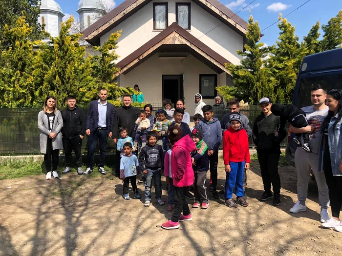 Polițistul Florin Toma și-a donat bonusul din salariu petru a cumpăra alimente copiilor sărmani