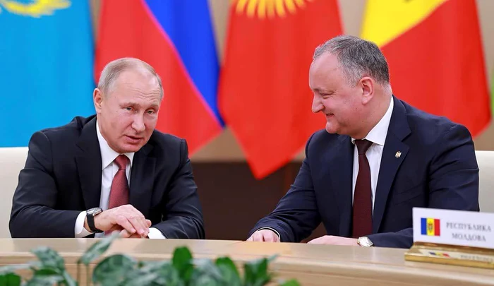 Igor Dodon l-a felicitat pe Vladimir Putin cu ocazia zilei sale de naștere. FOTO: Facebook