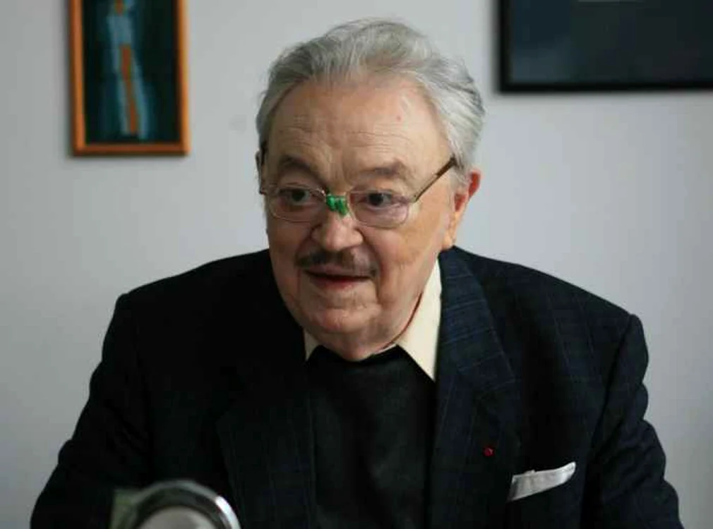 
    Ion Lucian, directorul Teatrului Excelsior.  