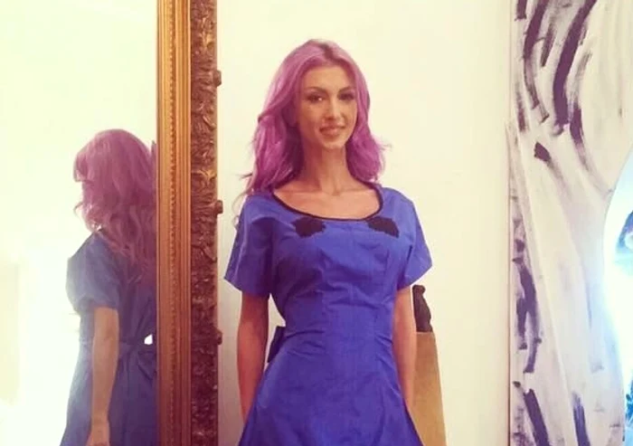 
    Andreea Bălan a purtat o rochie albastră superbă la petrecerea VivaFoto: arhiva personală  