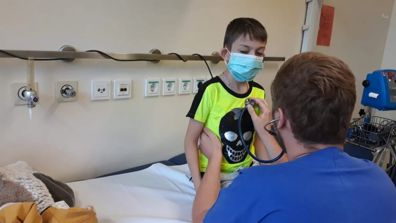 Robert se află în Germania, sub supravegherea medicilor. FOTO Asociaţia Speranta pentru Romania