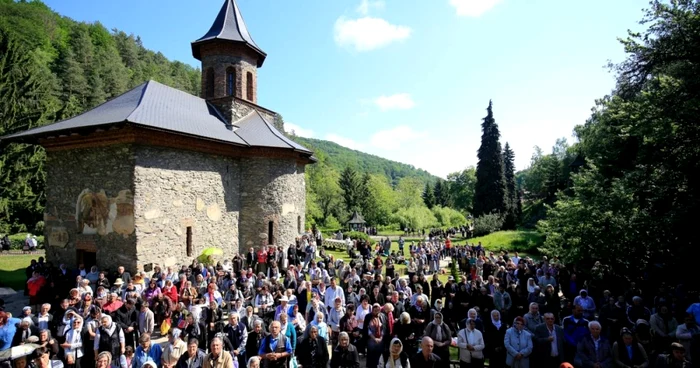 manastirea prislop foto episcopia devei si hunedoarei