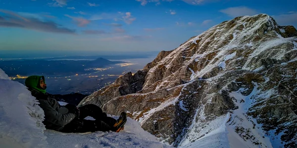 Valea Prahvovei văzută de la stata meteo Vârful Omu