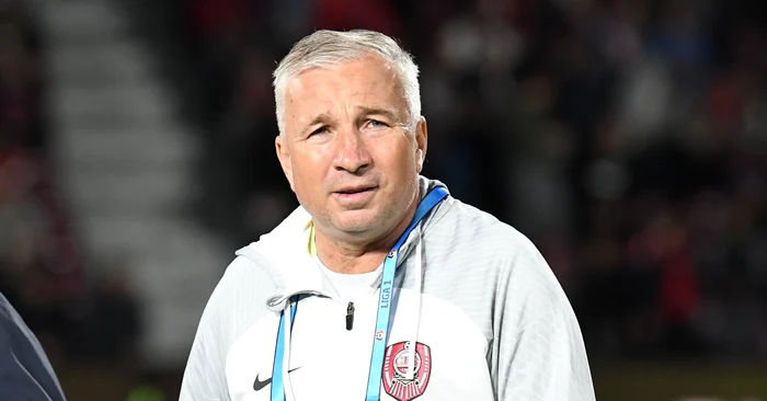 Dan Petrescu a fost nevoit să se opereze la gât. Foto Sportpictures