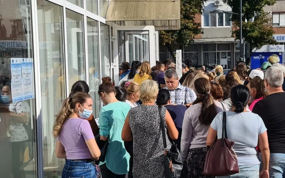 Aproximativ 1.000 de persoane au venit la Bursa Locurilor de Muncă din Târgu Jiu Foto: Adevărul