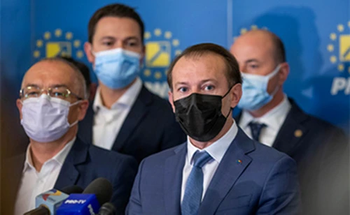 Premierul a avutun schimb de replici cu liderul AUR, George SimionFoto: Inquam Photos
