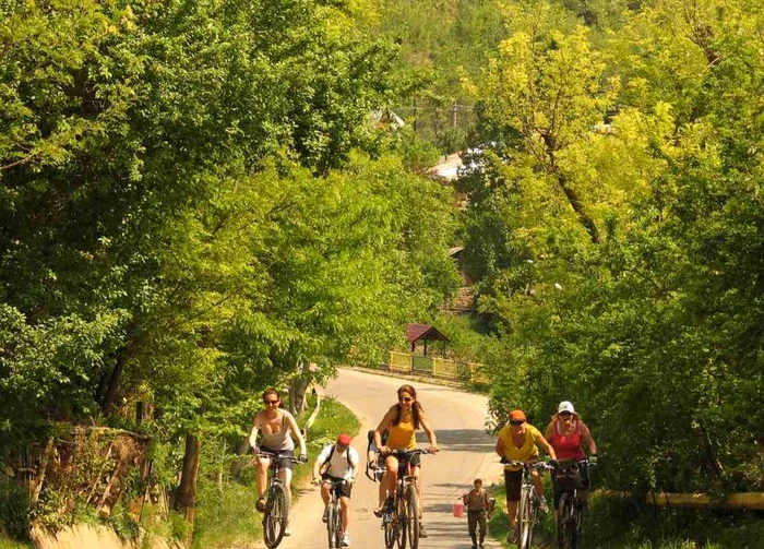 bicicleta dealu mare foto cyclingromania.ro