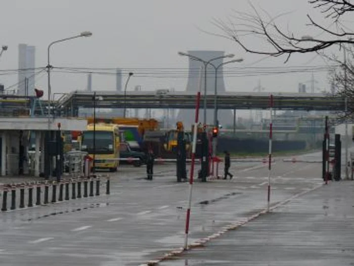 Piteşti: Peste 400 de angajaţi ai Arpechim rămân fără un loc de muncă