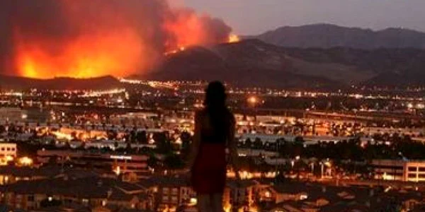 VIDEO Pompierii au reuşit să controleze incendiul din apropiere de Los Angeles