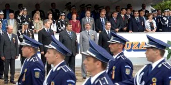 Absolvenţii şcolilor şi Academiei de Poliţie vor fi angajaţi în decembrie