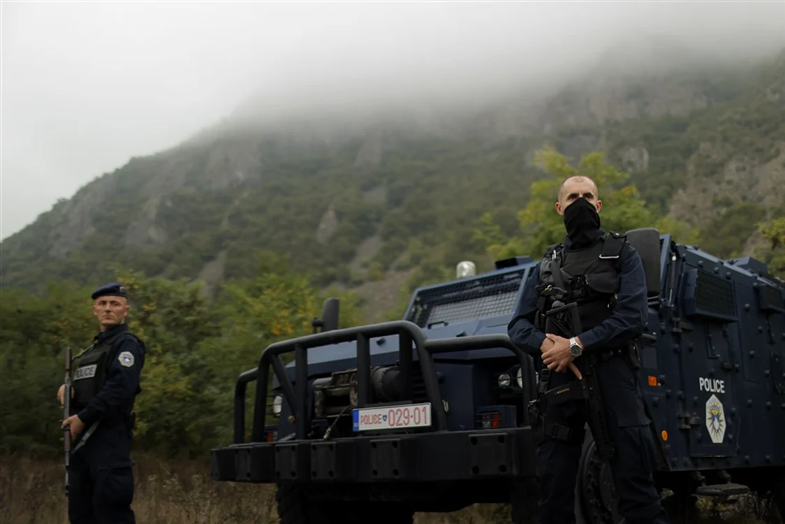 Polițiști kosovari mobilizați în apropiere de granița cu Serbia FOTO EPA-EFE