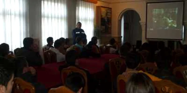 Elevii au ascultat cu atenţie lecţia poliţiştilor