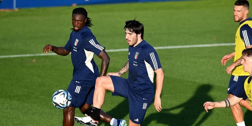 Sandro Tonali (dreapta) in timpul unui antrenament pe 9 octombrie 2023 FOTO Profimedia jpg