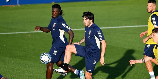 Sandro Tonali (dreapta) in timpul unui antrenament pe 9 octombrie 2023 FOTO Profimedia jpg