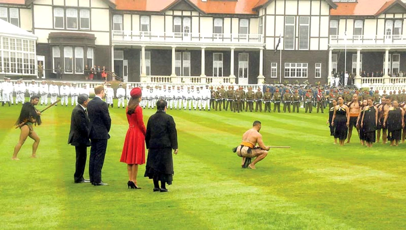 
    Prinţesa Kate şi  prinţul William au  fost impresionaţi de  primirea băştinaşilor (fotografii: reuters / guliver / splashnews)  