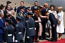 Emmanuel Macron și Kate Middleton foto profimedia (3) jpg