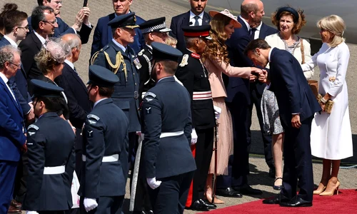 Emmanuel Macron și Kate Middleton foto profimedia (3) jpg