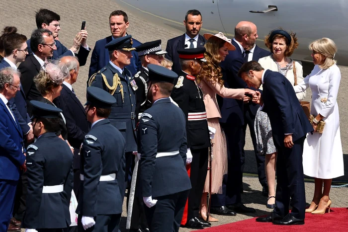 Emmanuel Macron și Kate Middleton foto profimedia (3) jpg