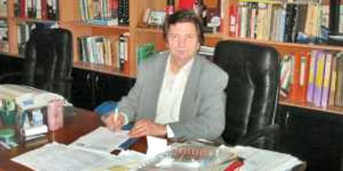 Gheorghe Manolea a fost destituit din funcţia de şef de catedră în 2011, după scandalul plagiatului