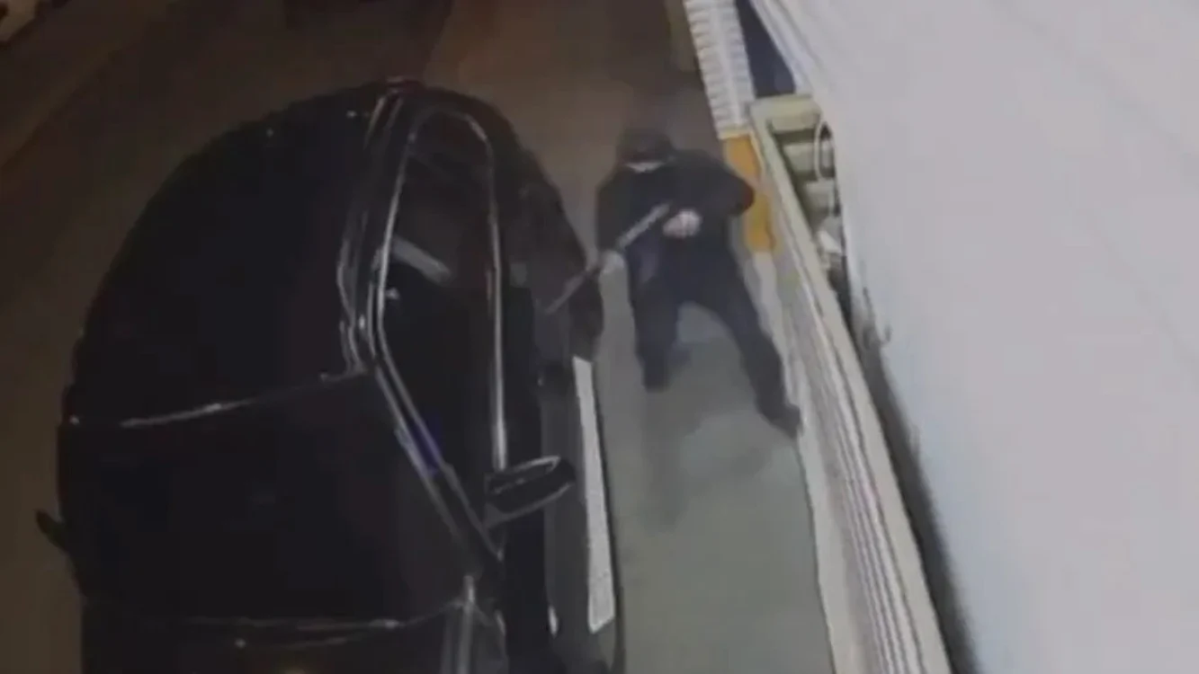 Imagine surprinsă de camerele video din benzinărie FOTO Captură video