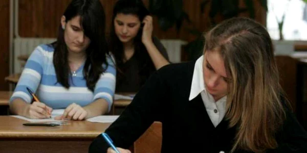 Tinerii care susțin bacul nu au probleme cu exprimarea în limba română