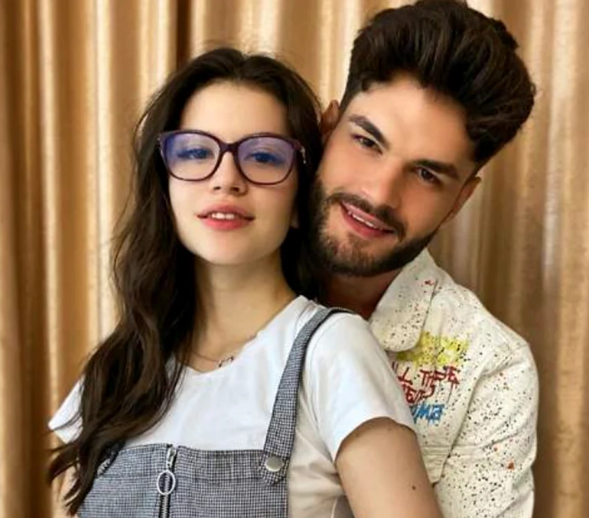 
    Cleopatra Stratan și Edward Sanda au explicat motivul pentru care au ales să nu facă studii superioareFoto: Arhivă personală  