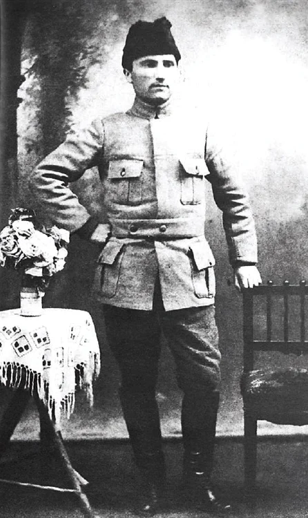 G. Topîrceanu,  în uniformă militară (aprox. 1914)