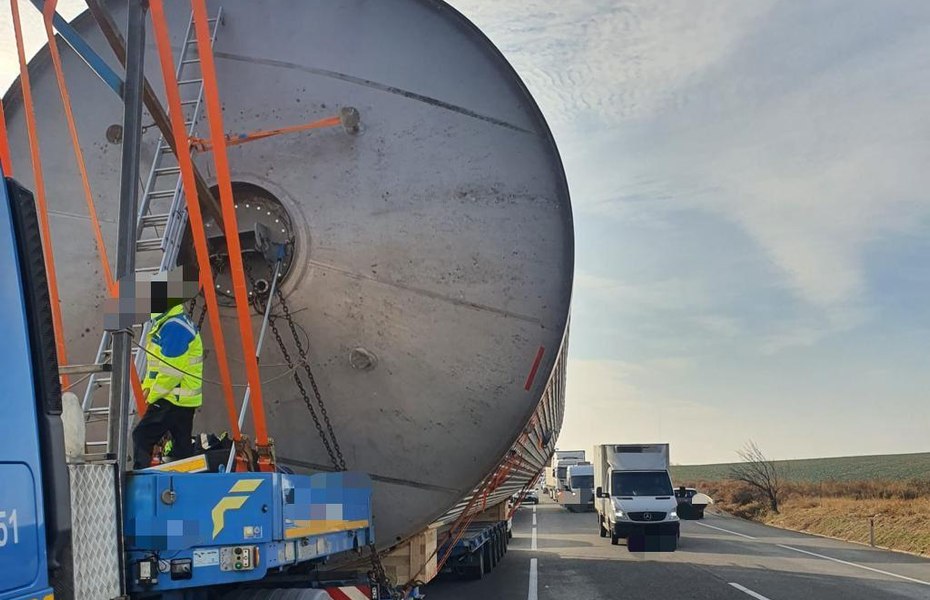 Infotrafic: Nouă transporturi agabaritice îngreunează circulația pe mai multe drumuri din ţară