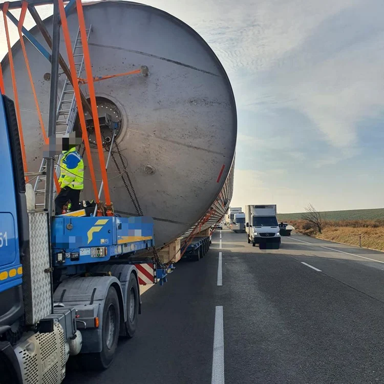 Transporturi uriașe blochează traficul FOTO Adevărul
