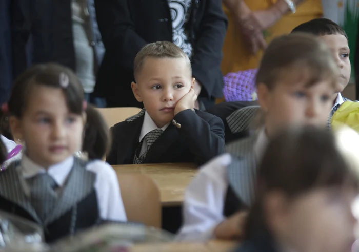 Elevii mai stau acasă o săptămână în septembrie, însă o vor recupera în vacanţa de primăvară Foto: Mediafax
