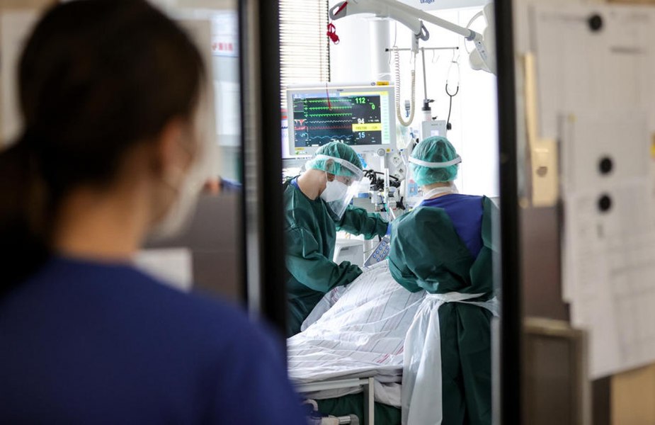 COVID-19 : Purtarea măștii sanitare, în mod obligatoriu, nu este necesară, spune un expert german 