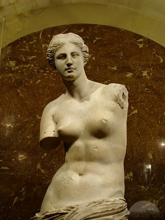 
    Cercetătorii au spus de-a lungul anilor că renumita statuie, care o reprezintă pe Afrodita, zeiţa frumuseţii, ţinea în trecut în mâini o oglindă, o lance sau un mărfoto: tripwow.tripadvisor.com  