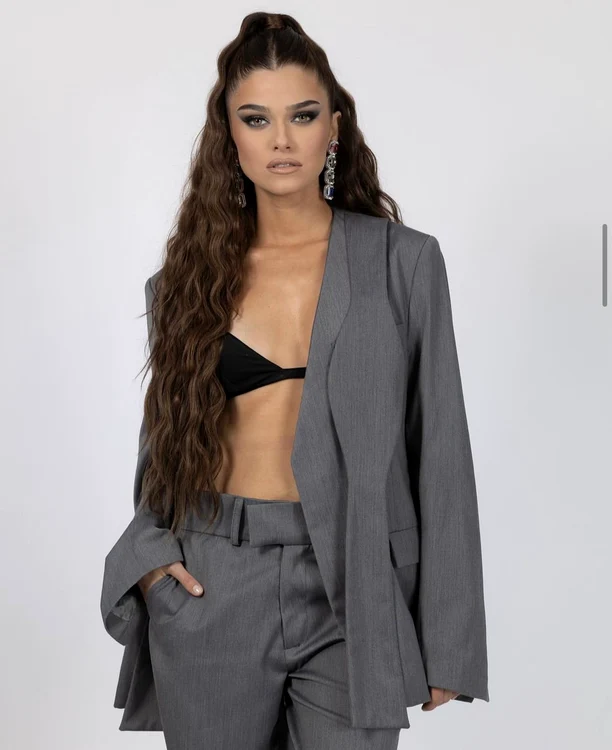 Lui Theo Rose îi este frică să-și pună silicoane. Foto: Click.