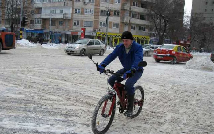 Pentru a merge pe bicicletă pe vremea asta îţi trebuie curaj