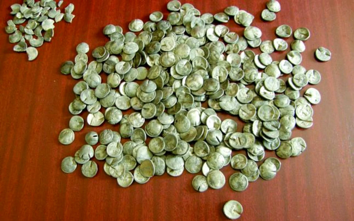 Aşa arată comoara dacică descoperită la Cacica Foto Adevărul