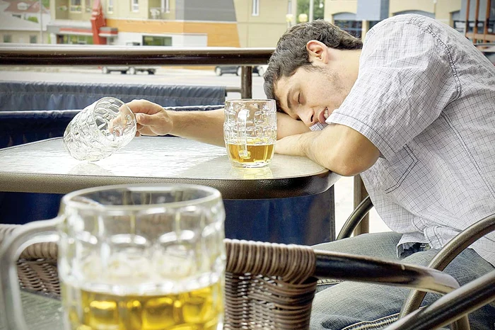 
    Nu trebuie să adormi pe mese pentru a realiza că trebuie să te rogi  