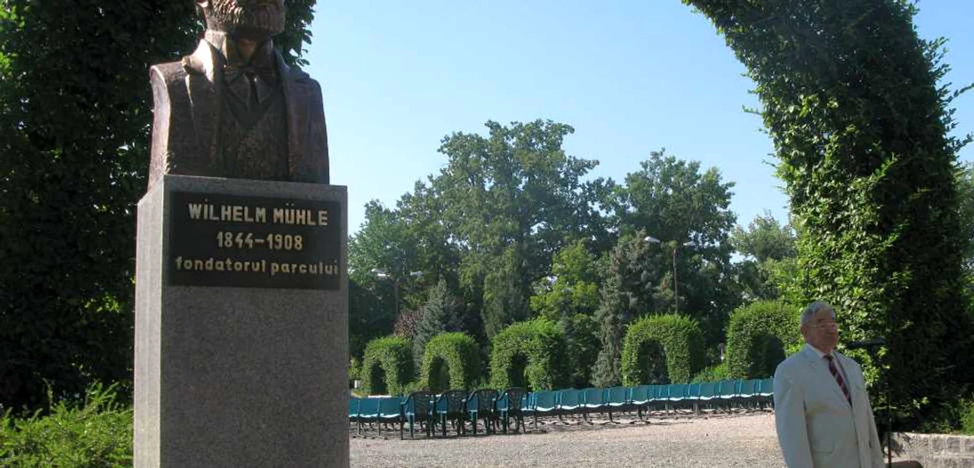 Wilhelm Muhle îl va avea în curând alături pe fiul său Arpad Muhle, proiectantul Parcului Rozelor