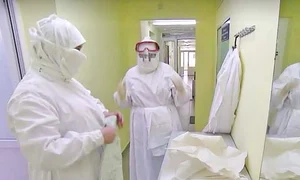 Autorităţile au cerut ca în  toate spitalele să fie purtate  echipamente speciale jpeg