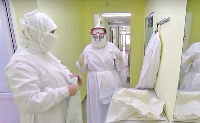 Autorităţile au cerut ca în toate spitalele să fie purtate echipamente speciale