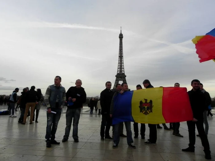 flashmob basarabeni paris 2