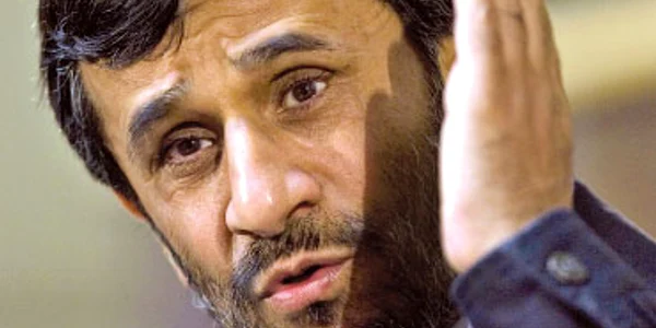 Ahmadinejad îi răspunde lui Sarkozy: ''Poporul francez merită ceva mai bun decât liderii săi actuali''