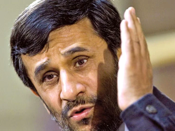 Ahmadinejad îi răspunde lui Sarkozy: ''Poporul francez merită ceva mai bun decât liderii săi actuali''