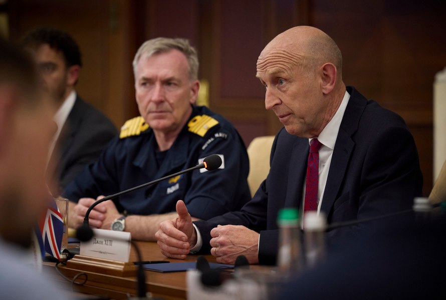 Noul ministru britanic al apărării, în vizită în Ucraina. Nou ajutor militar pentru Kiev